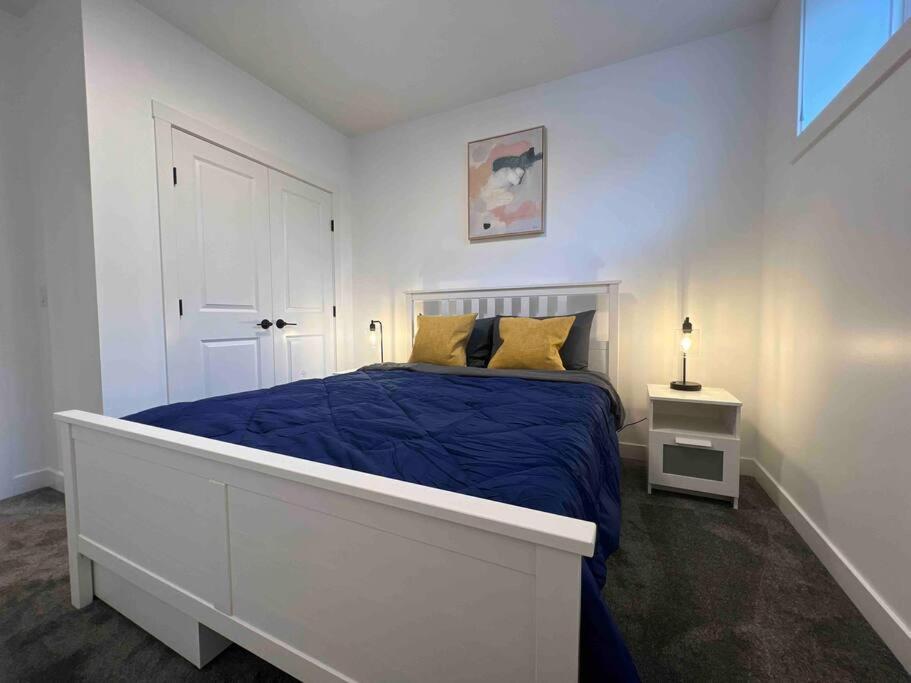 Newly Built 2 Bedroom Suite With Free Parking - Close To Banff National Park, YYC Kültér fotó