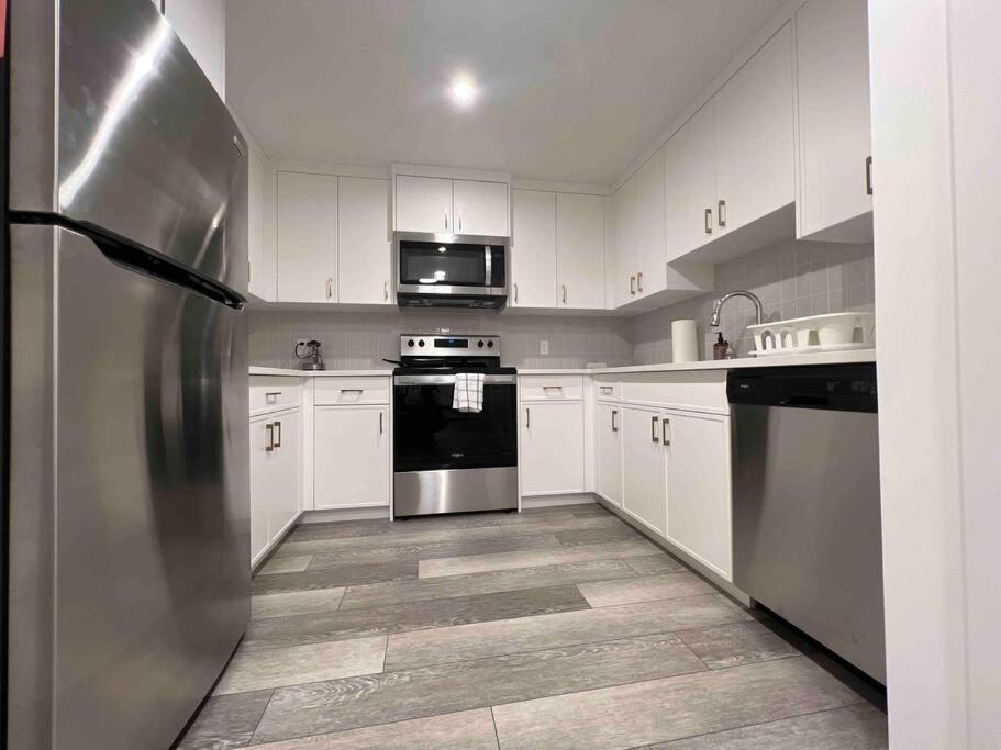 Newly Built 2 Bedroom Suite With Free Parking - Close To Banff National Park, YYC Kültér fotó