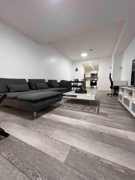 Newly Built 2 Bedroom Suite With Free Parking - Close To Banff National Park, YYC Kültér fotó
